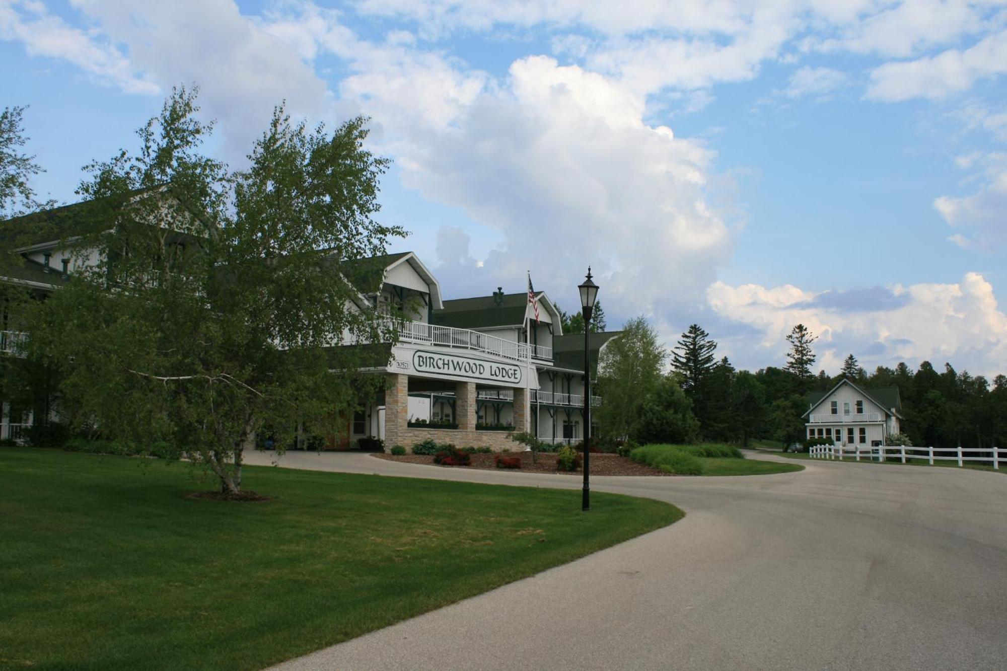 Birchwood Lodge Систер-Бэй Экстерьер фото
