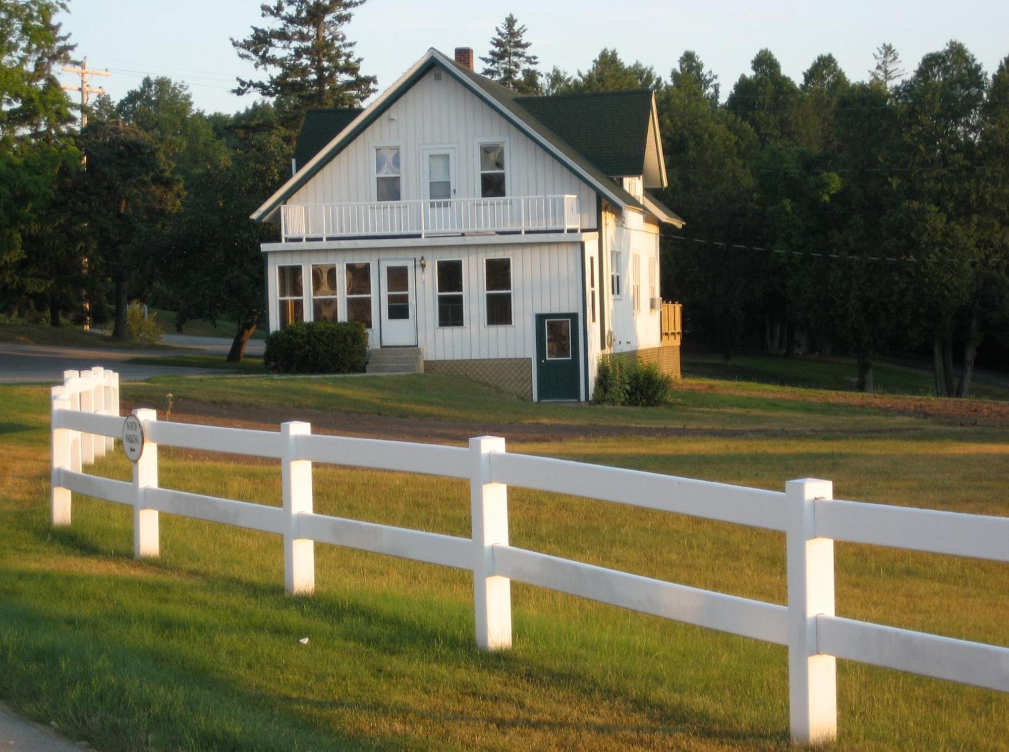 Birchwood Lodge Систер-Бэй Экстерьер фото